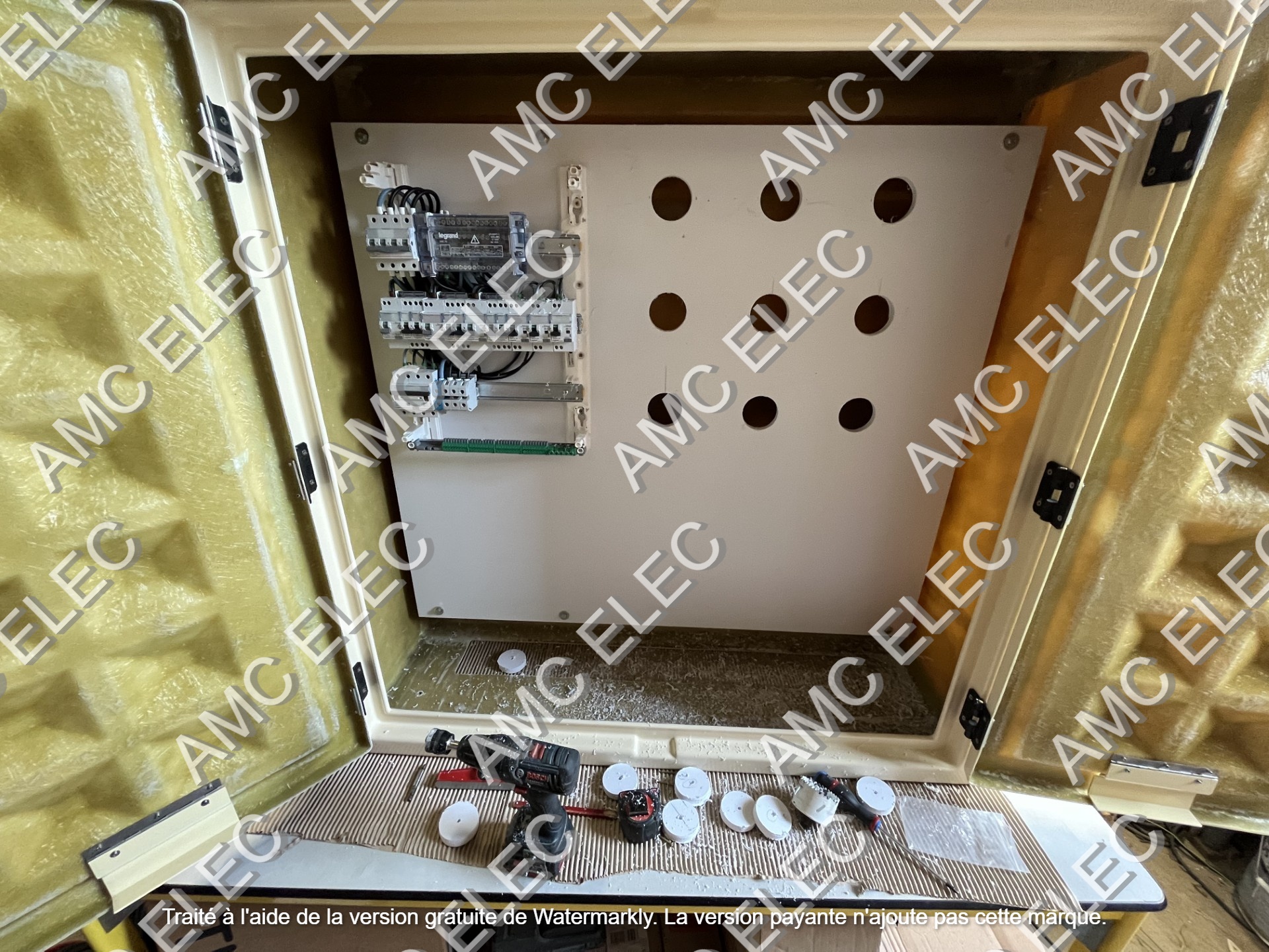 Installation de coffrets extérieur sur le domaine public