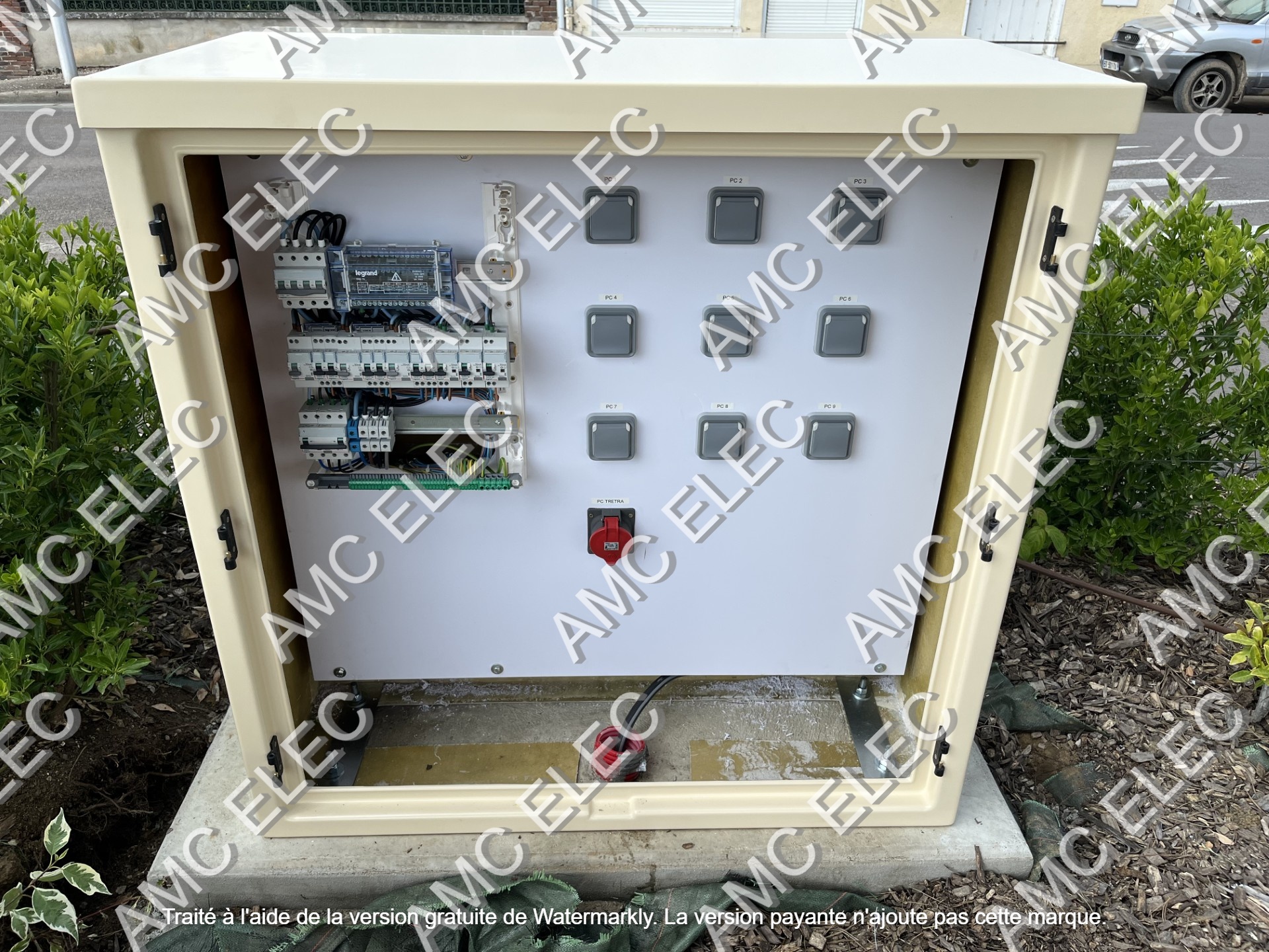 Installation de coffrets extérieur sur le domaine public